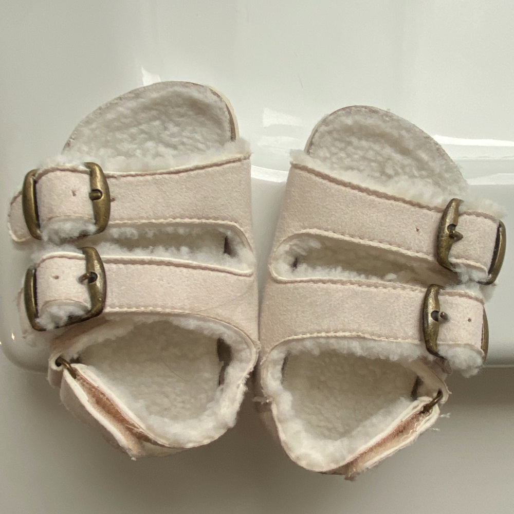 Baby Gap girls Sherpa sandals